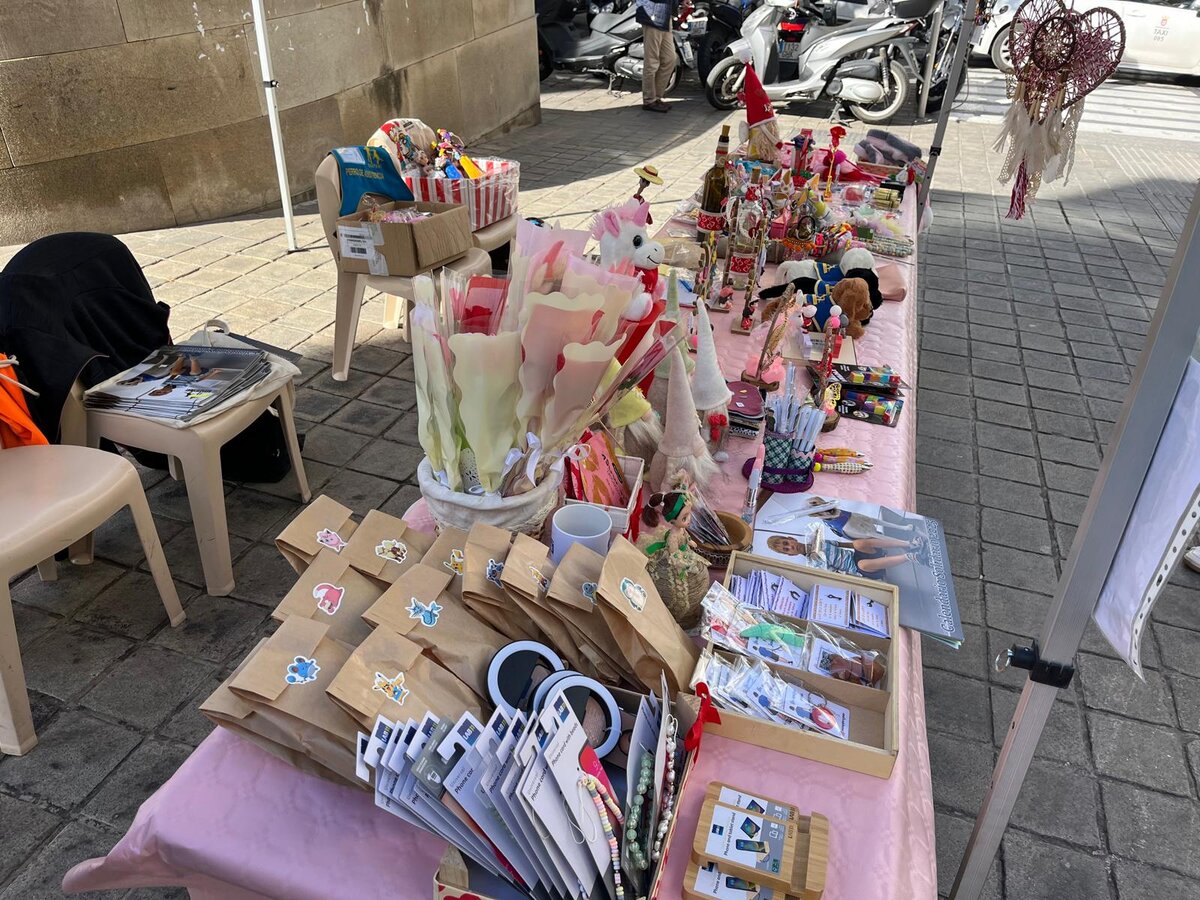 Mercadillo para recaudar fondos para la Asociación Dog Point