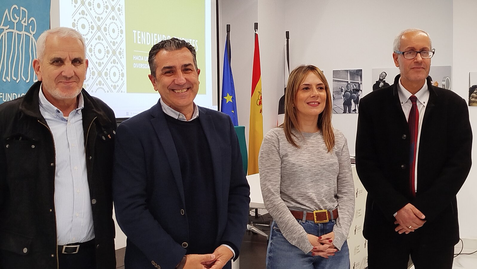 A la presentación del libro 'Tendiendo puentes' han asistido representantes de la Asociación Al Idrissi así como Pilar Orozco y Carlos Rontomé / S.I.