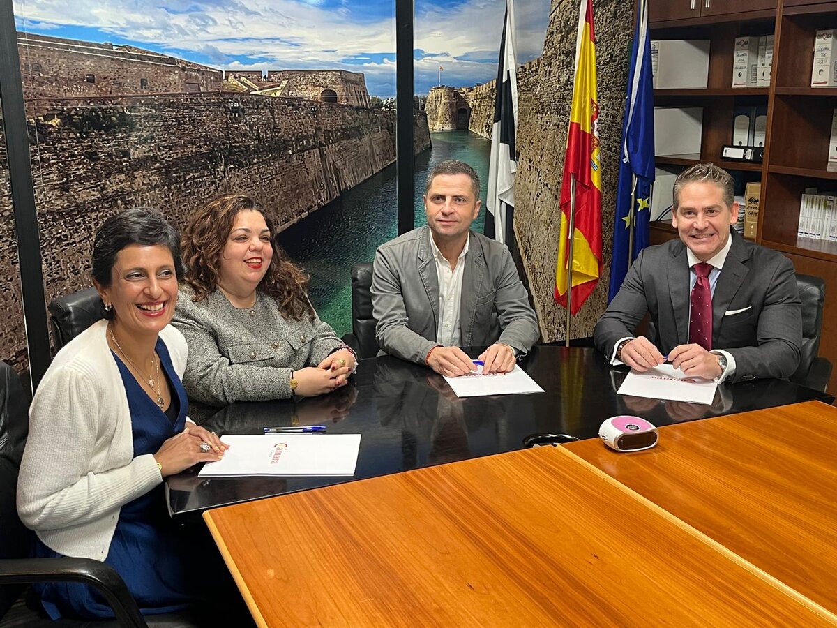 Firma del convenio entre Enisa, Procesa y Cámara