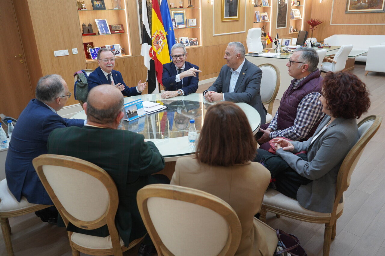 Ramón Reyes, AECC, visita a Juan Vivas