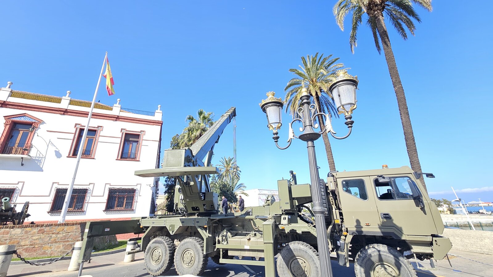 Retirada de los cañones de la Comandancia General / C.A.