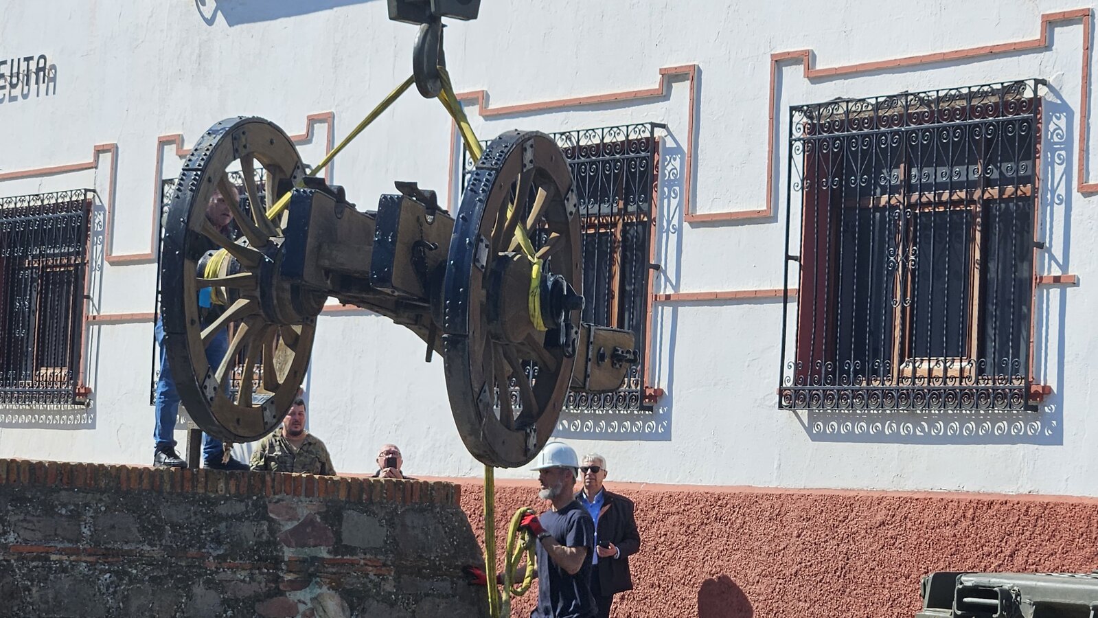 Retirada de los cañones de la Comandancia General / C.A.