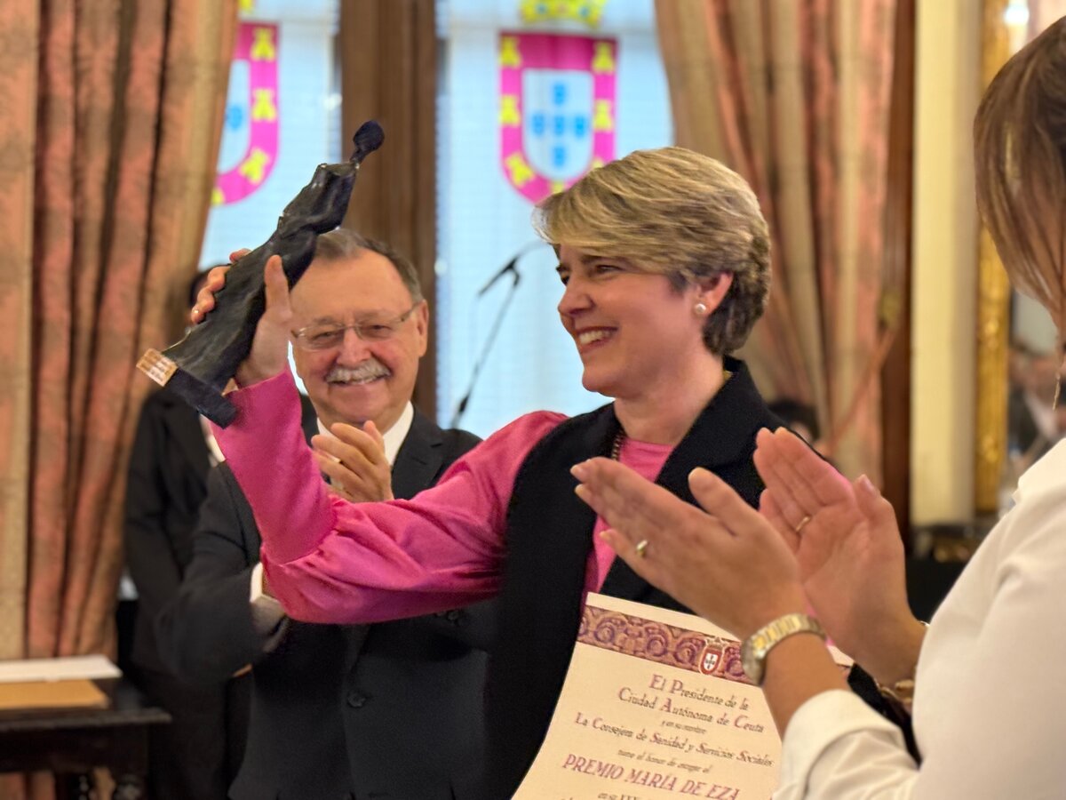 Yolanda Bel recibe el Premio 'María de Eza'