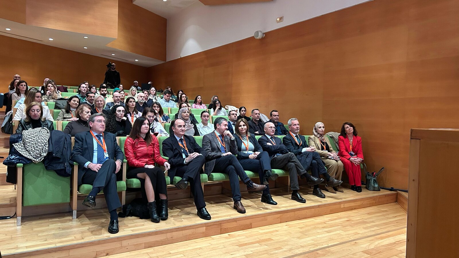 Salón de actos del Museo de las Murallas Reales. Voces del Estrecho: mujeres al timón del cambio / E.A.