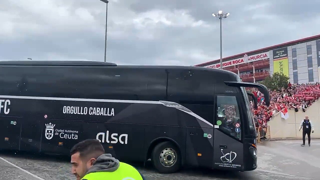 ¿Fútbol o circo? El Ceuta, otra vez diana del odio