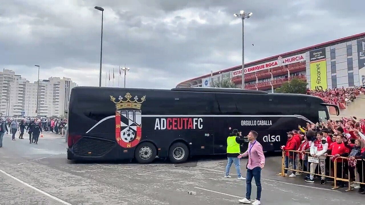 ¿Fútbol o circo? El Ceuta, otra vez diana del odio