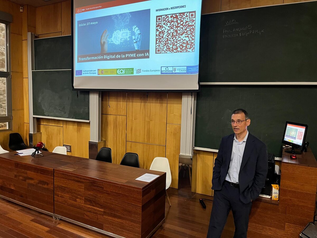 Emilio Cabanes durante la presentación