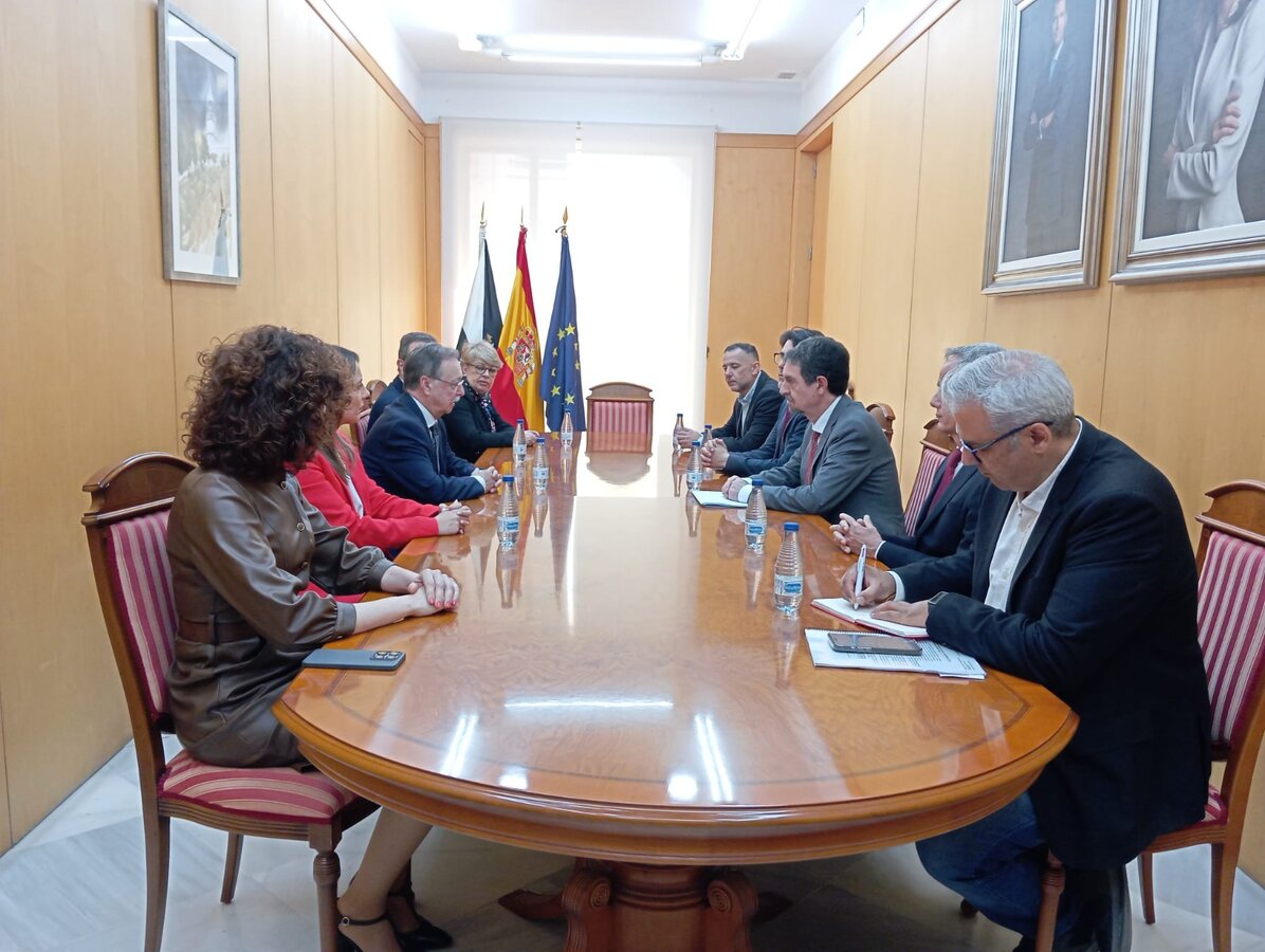 Juan Vivas recibe al secretario de Estado de Educación / La Ciudad