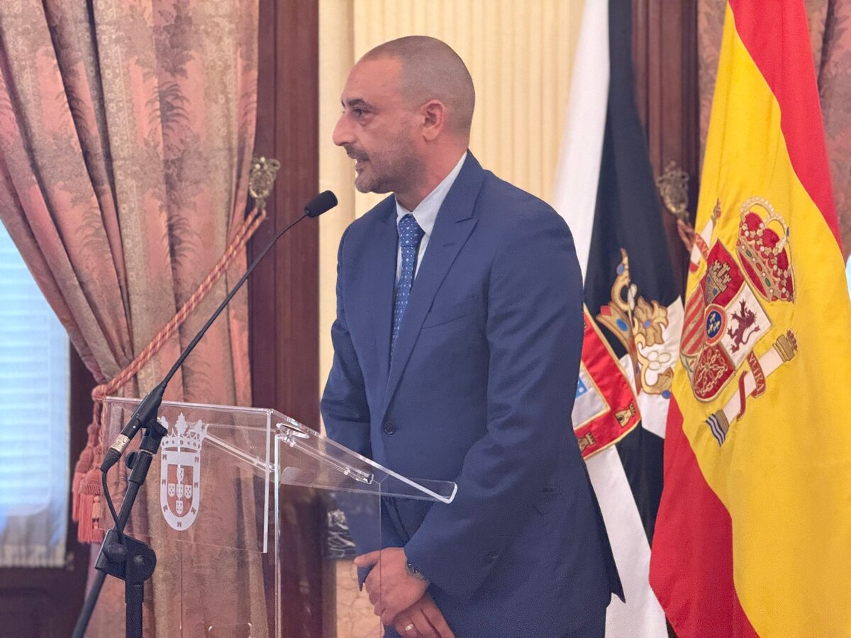 Recepción oficial a la AD Ceuta en el Salón del Trono