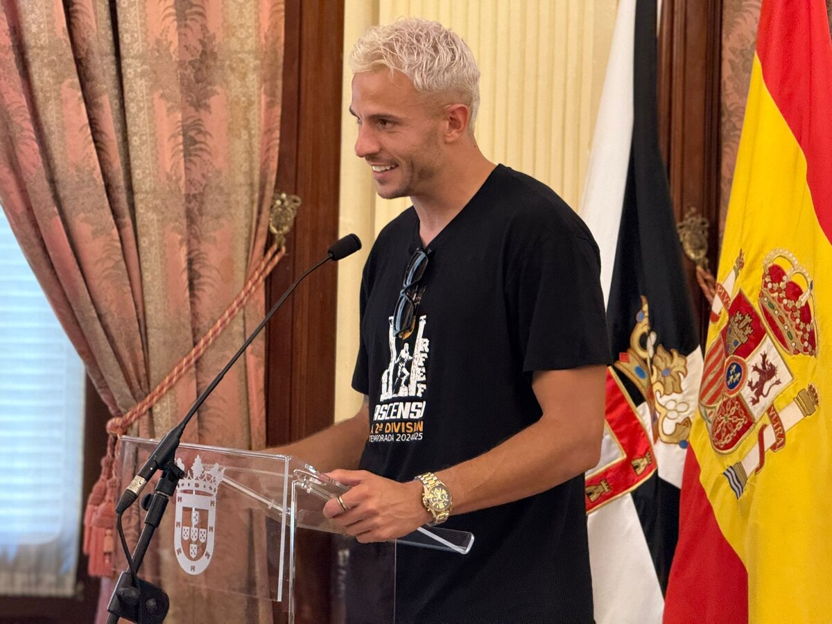 Recepción oficial a la AD Ceuta en el Salón del Trono