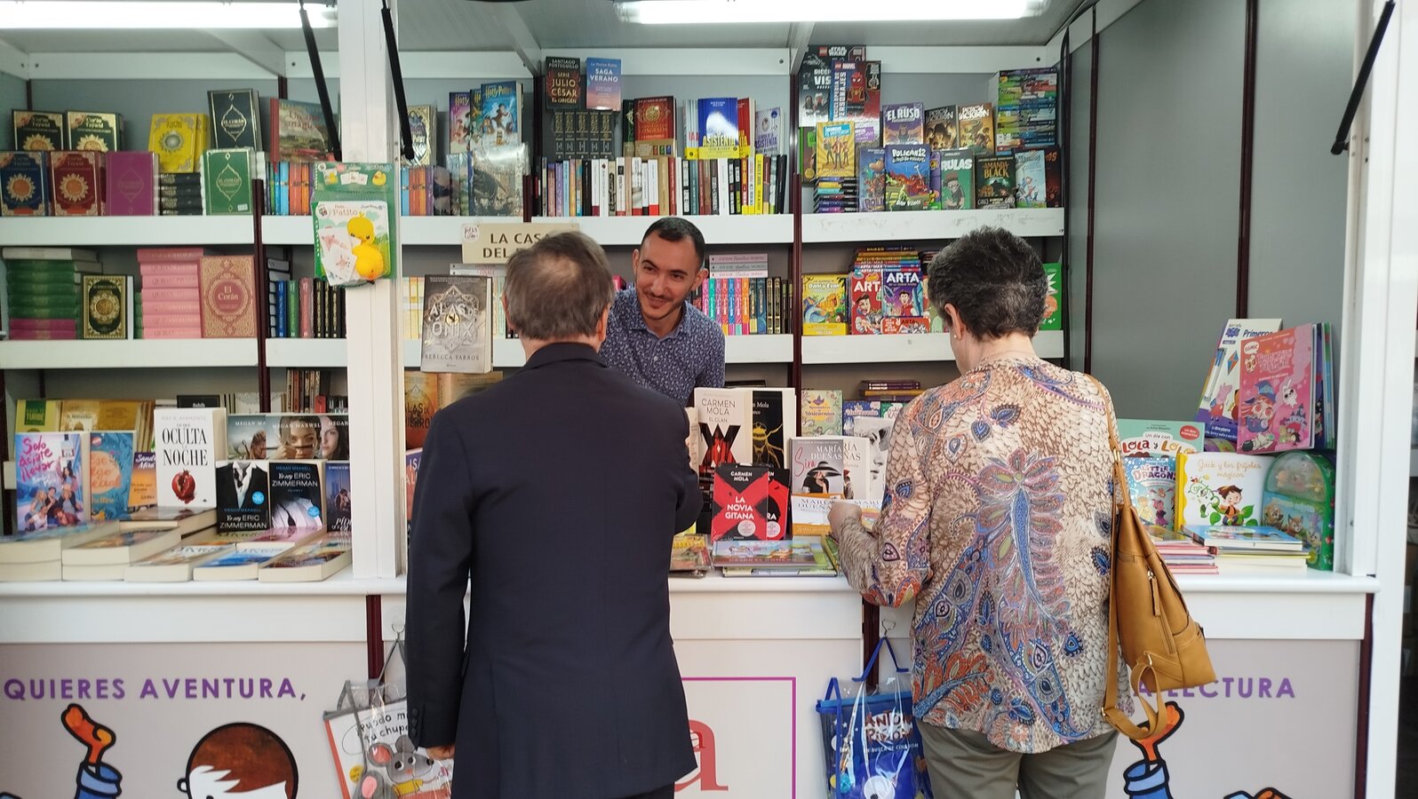 Vivas visita la Feria del Libro