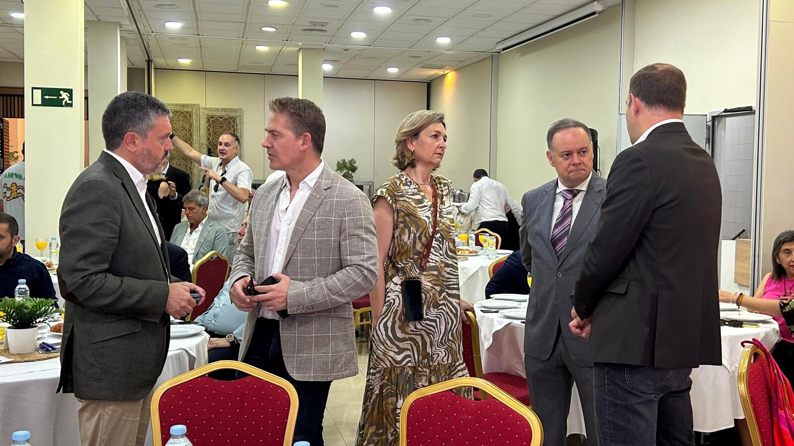 Representantes y autoridades civiles presentes en el evento Conversa / E. Arteaga