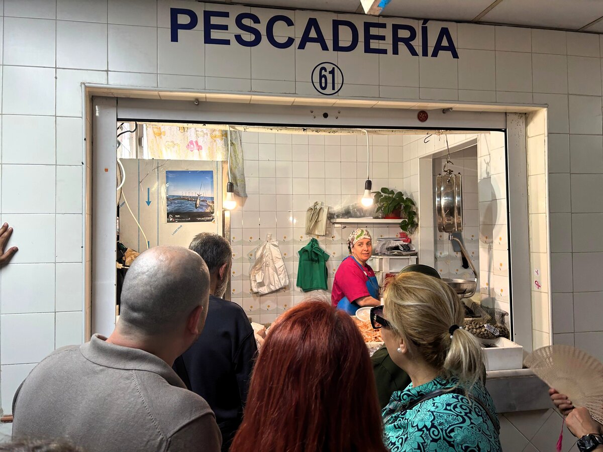 Miguel Ángel Pérez Triano, PSOE, Hadú, mercado, visita / E.Arteaga