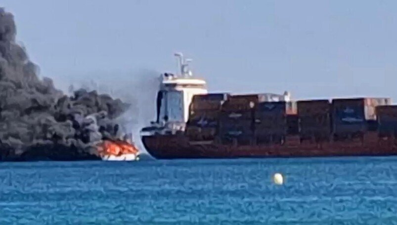 Incendio del Ceutamar en la bahía de Algeciras