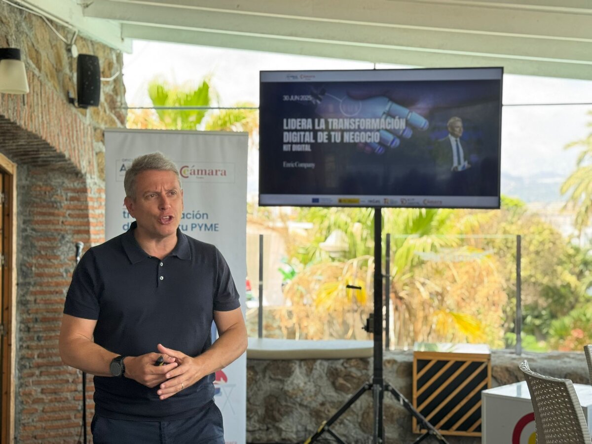 La Cámara de Comercio ha ofrecido este lunes una charla motivacional sobre la transformación digital
