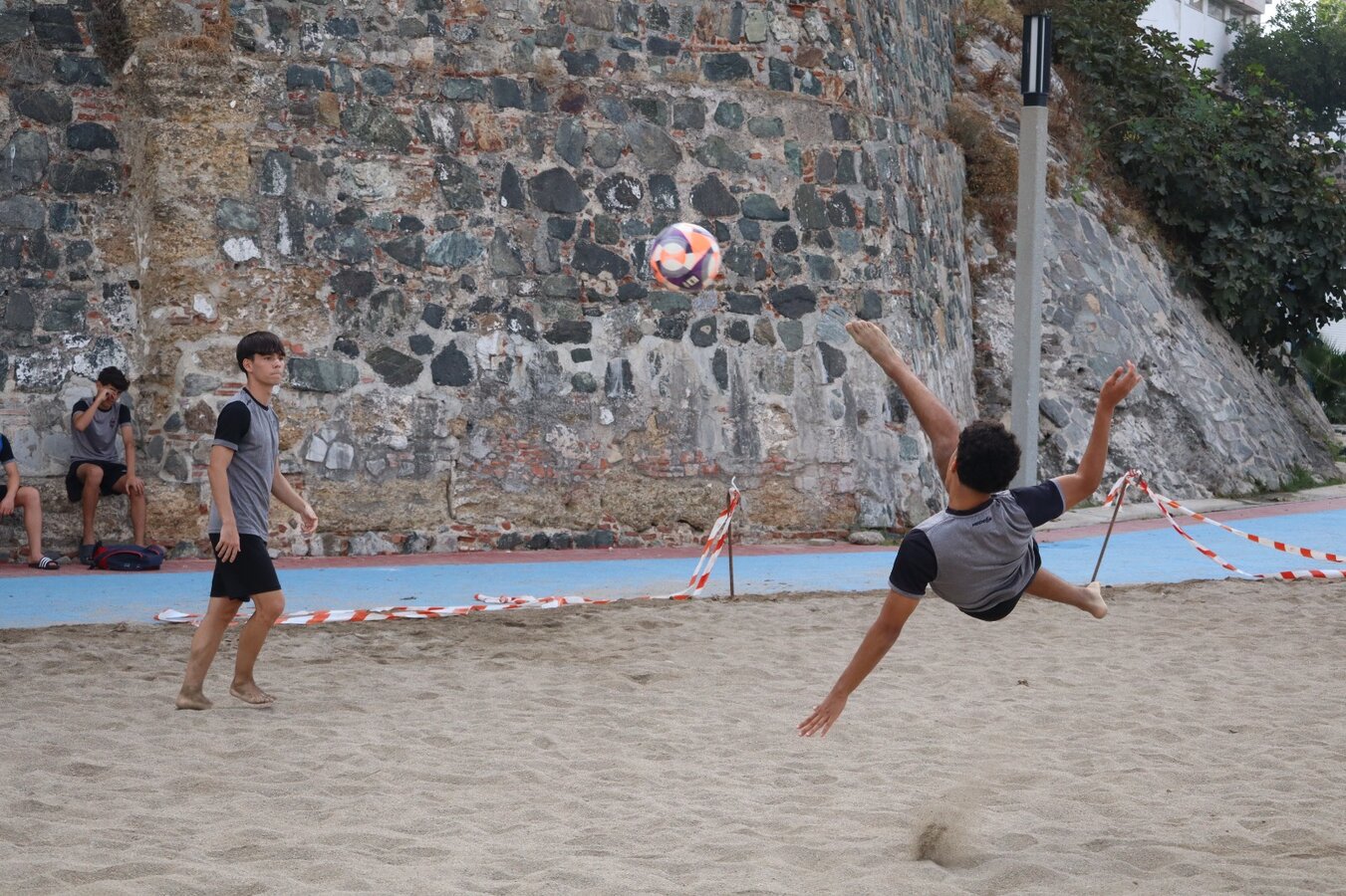 Las selecciones Sub-14 y Sub-19 de Ceuta representarán a la ciudad en el Nacional de fútbol playa. Doce nombres por equipo, una sola ilusión: competir con orgullo sobre la arena de Cádiz