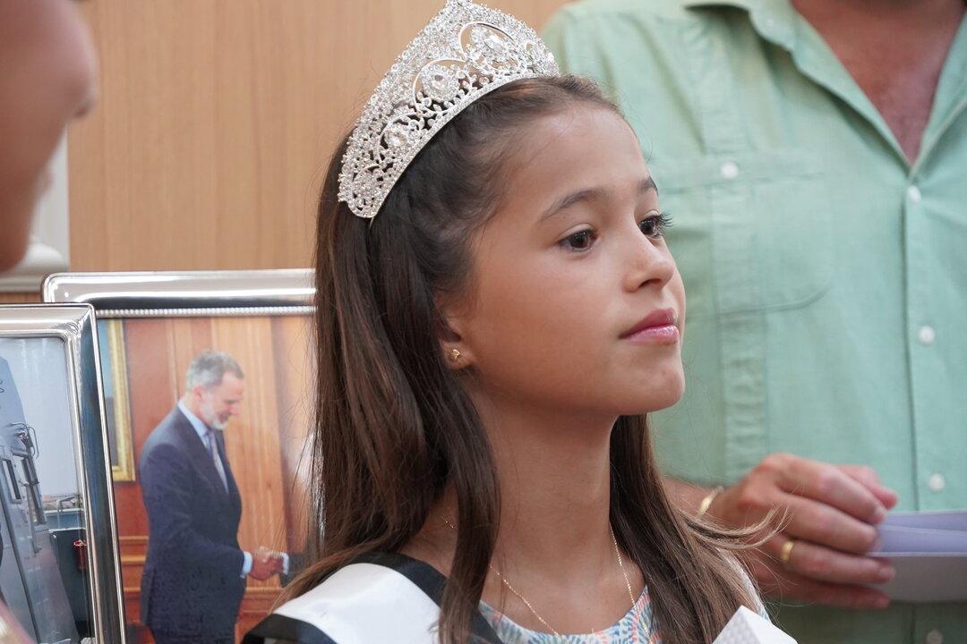 María González, reina infantil en la recepción de Vivas / Esther Zárate