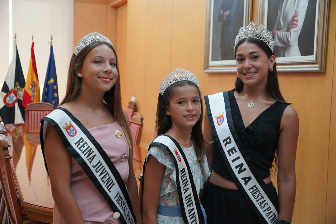 Recepción de las Reinas de las Fiestas Patronales por el presidente Vivas / Esther Zárate