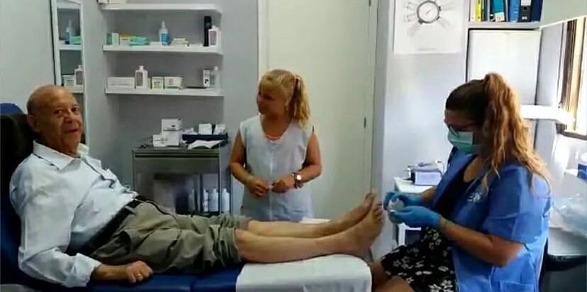 Durante su primer año de carrera con su primer paciente, su abuelo / Cedida