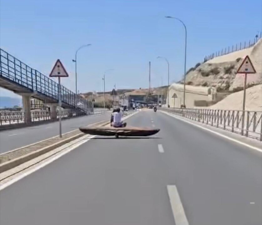 kayak en la carretera