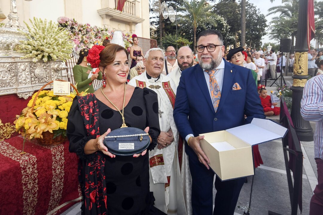Casa de Ceuta en Melilla recibe medalla de la Cofradía de la Virgen de África