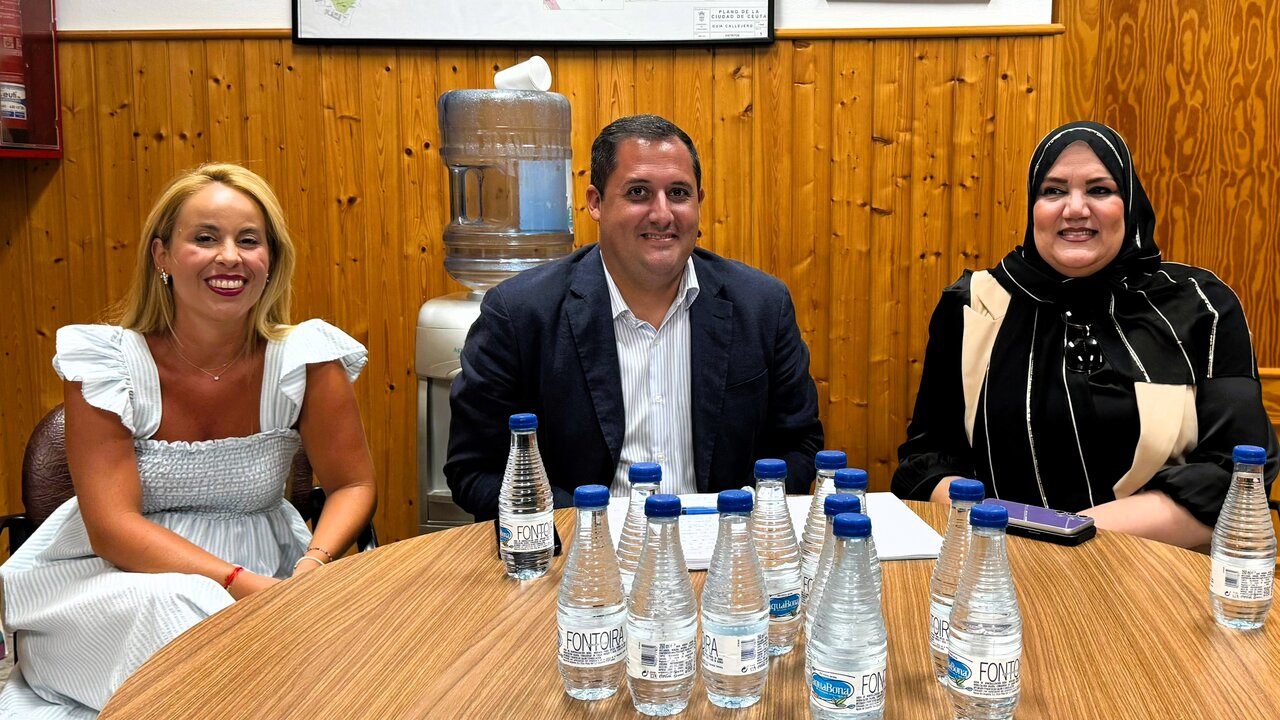 Ramírez se reúne con las asociaciones vecinales del distrito 2 para escuchar demandas e informar de proyectos / E. Arteaga