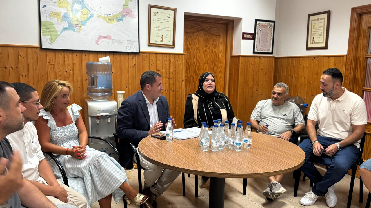 Reunión de la consejería de Medio Ambiente y Servicios Urbanos con las AAVV del Distrito 2 / E. Arteaga