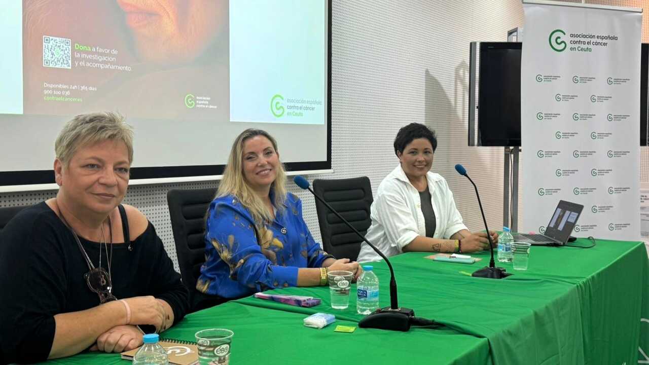 Presentación campaña AECC 'Nos lo tomamos a pecho', Maite, Mariam y Gema / E. Arteaga