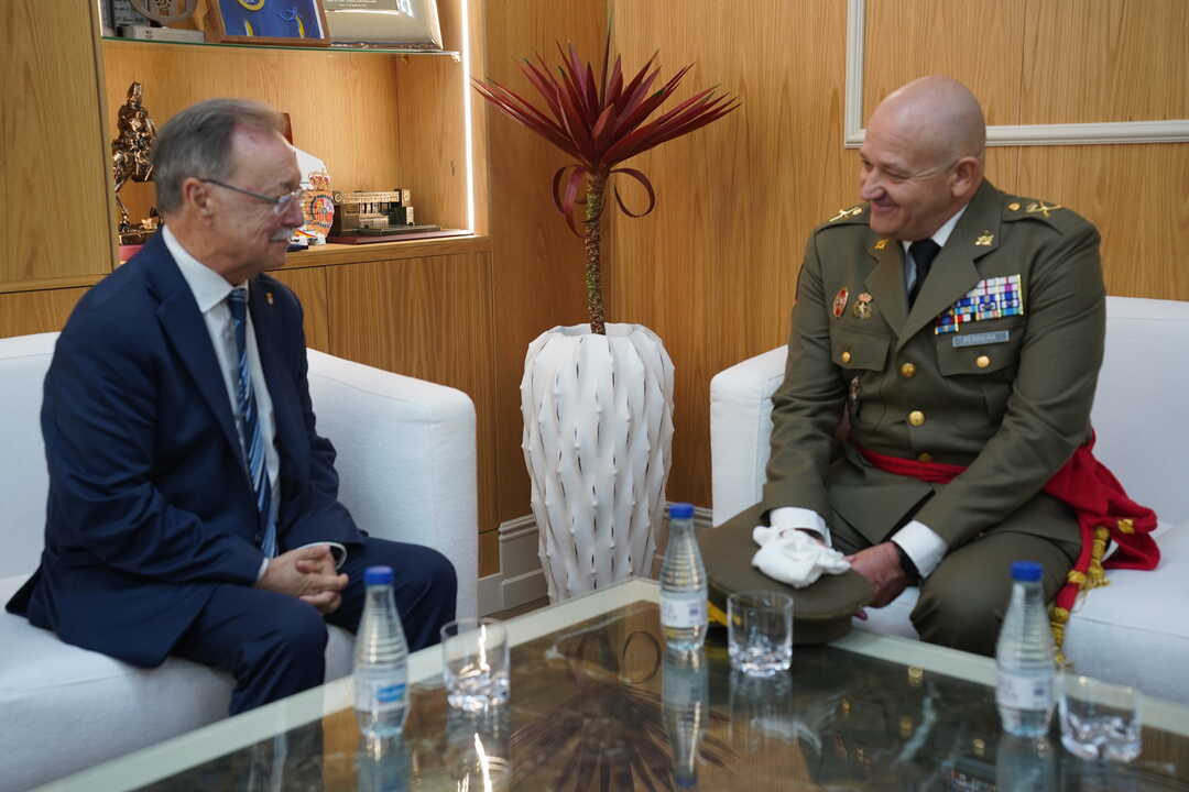 Vivas recibe al segundo comandante general de ceuta