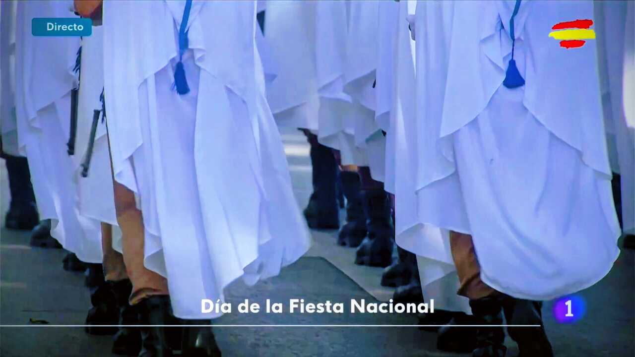 Los Regulares de Ceuta deslumbran con su paso y sus capas blancas en el Desfile del Día de la Fiesta Nacional  / RTVE