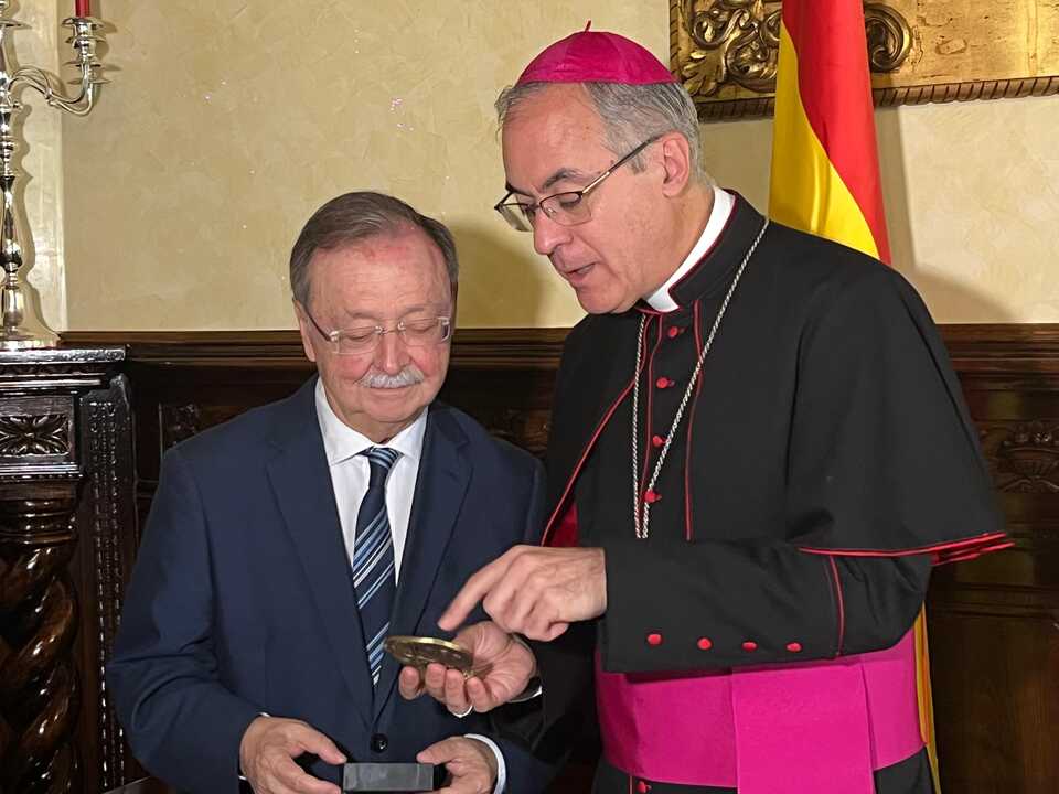 visita de Aznárez Cobo