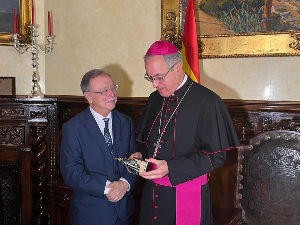 visita de Aznárez Cobo