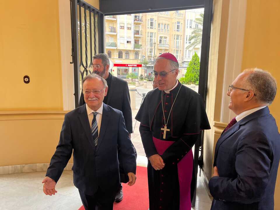 visita de Aznárez Cobo