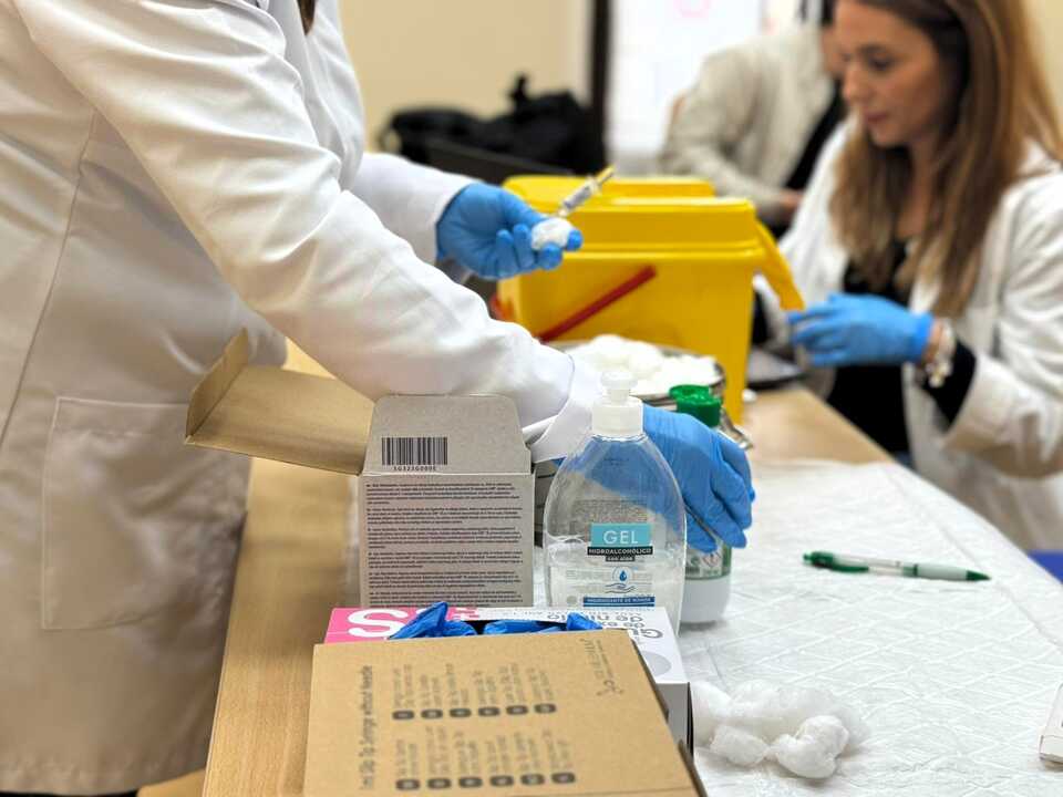 Vacuna, gripe, covid, enfermera, inyección, ingesa, sanidad / E. Arteaga