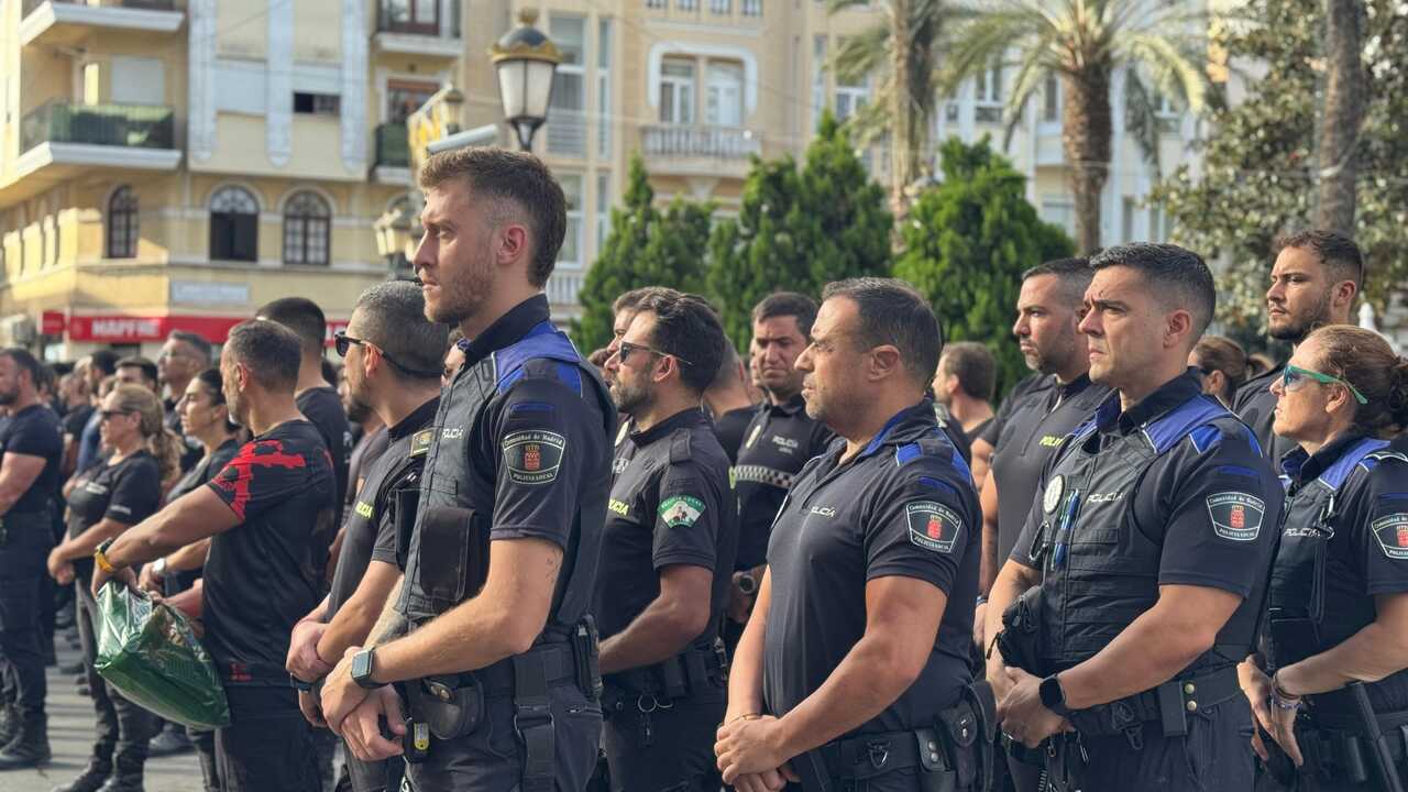 Clausura curso "Control de Masas" de la Policía Local / E. Arteaga