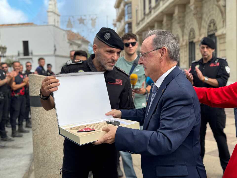 Galván y Vivas, Clausura curso "Control de Masas" de la Policía Local / E. Arteaga