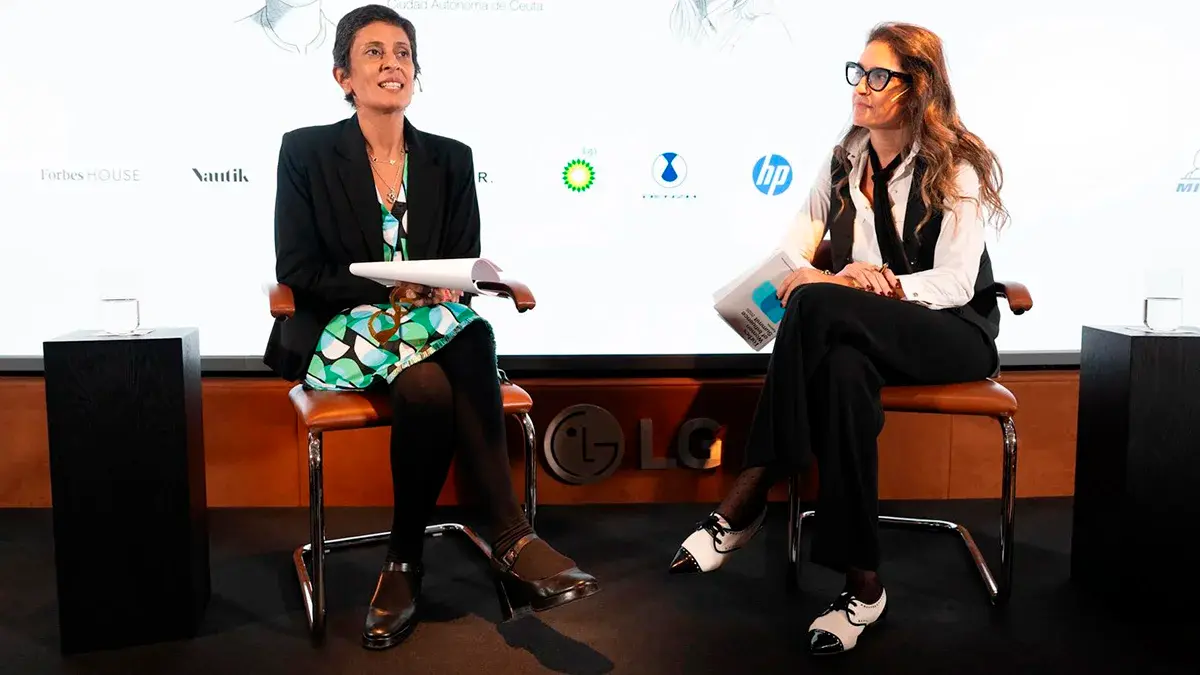 Kissy Chandiramani, consejera de Hacienda, Economía, y Transformación Digital de la Ciudad Autónoma de Ceuta, y Bárbara Manrique de Lara, directora editorial de Forbes Summit