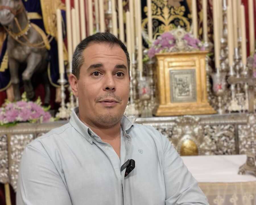 Jesús González, vestidor de la Hdad. de la Pollinica / E. Arteaga