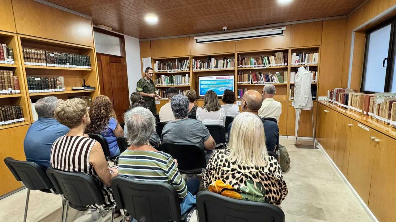 ADEN visita la biblioteca histórico militar
