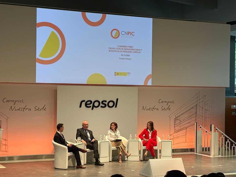Ceuta apuesta por la seguridad en su puerto. Participa en Madrid en un congreso sobre protección de infraestructuras críticas