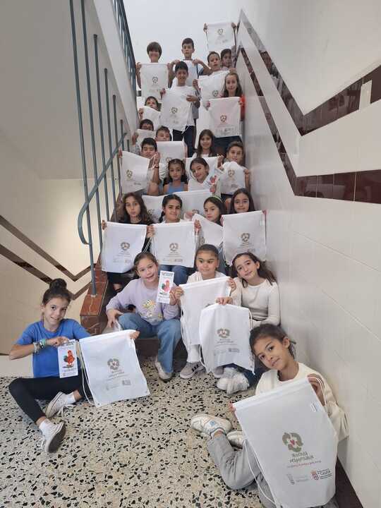 ​La Fundación AD Ceuta FC distribuye más de 5.000 mochilas