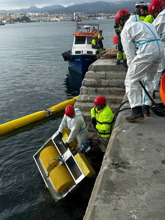 Simulacro vertido de hidrocarburos en colaboración con la UME 2