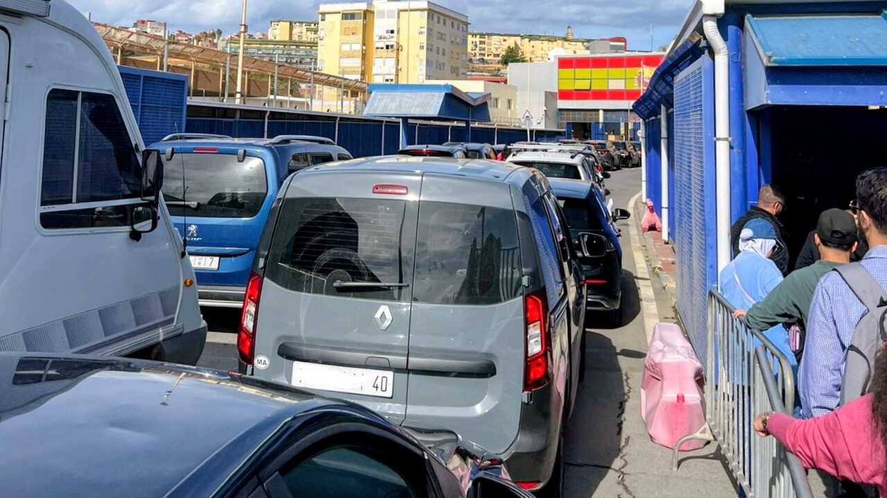 Paso fronterizo del Tarajal, colapsado / Cedida