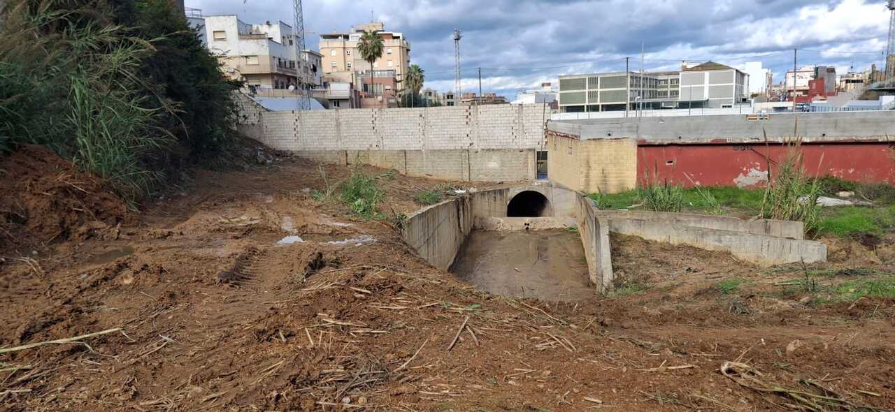 Trabajos de limpieza en el entorno del José Benoliel / Cedida