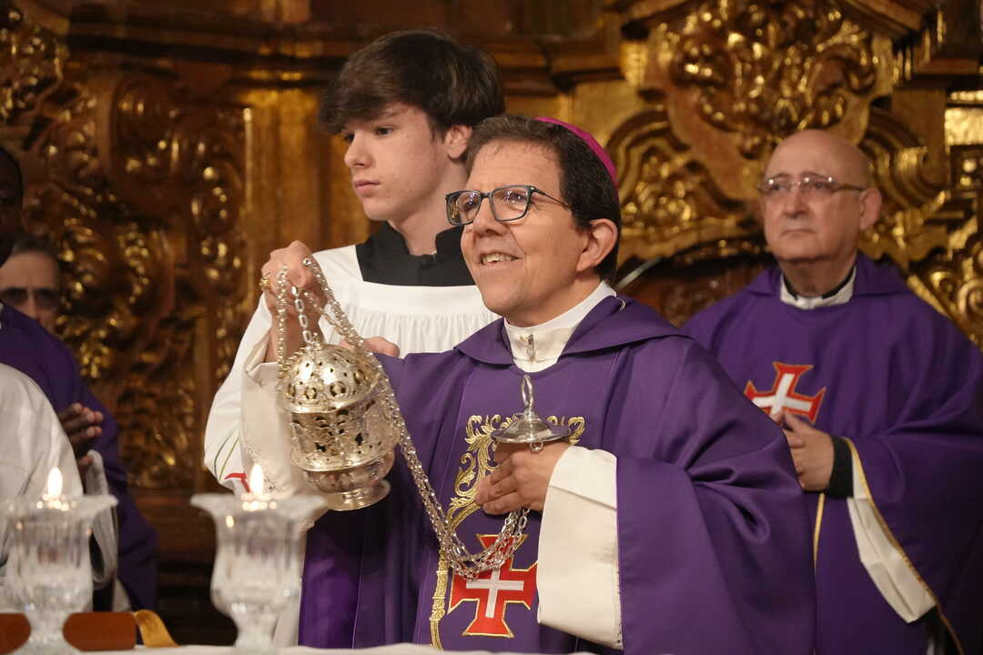 Ramón Valdivia en su primera misa en la Iglesia de África (6)
