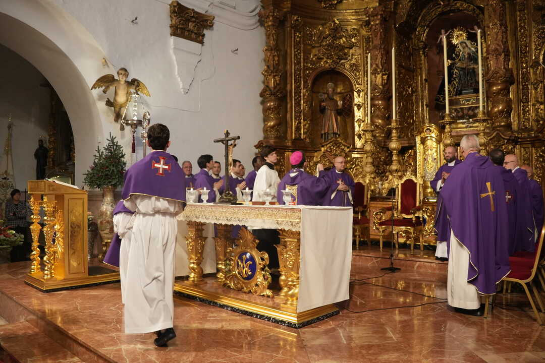 Ramón Valdivia en su primera misa en la Iglesia de África (7)