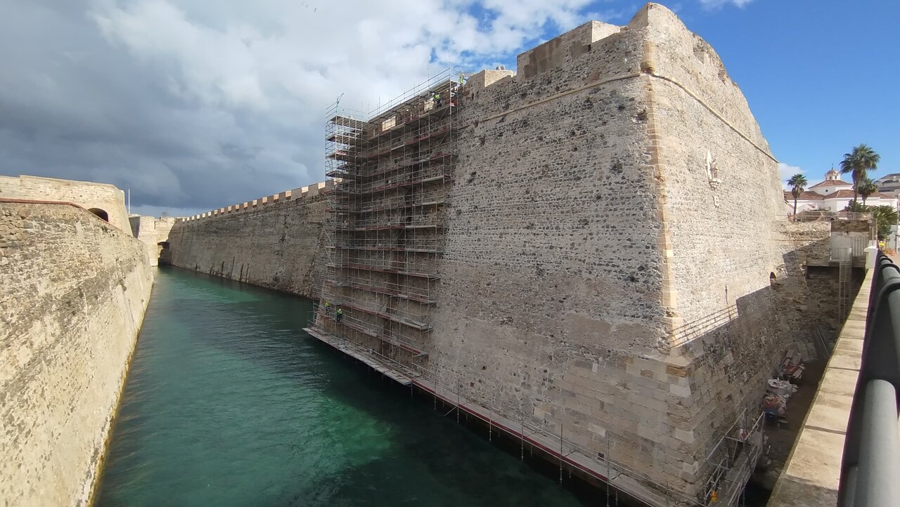 obra rehabilitación Murallas Reales
