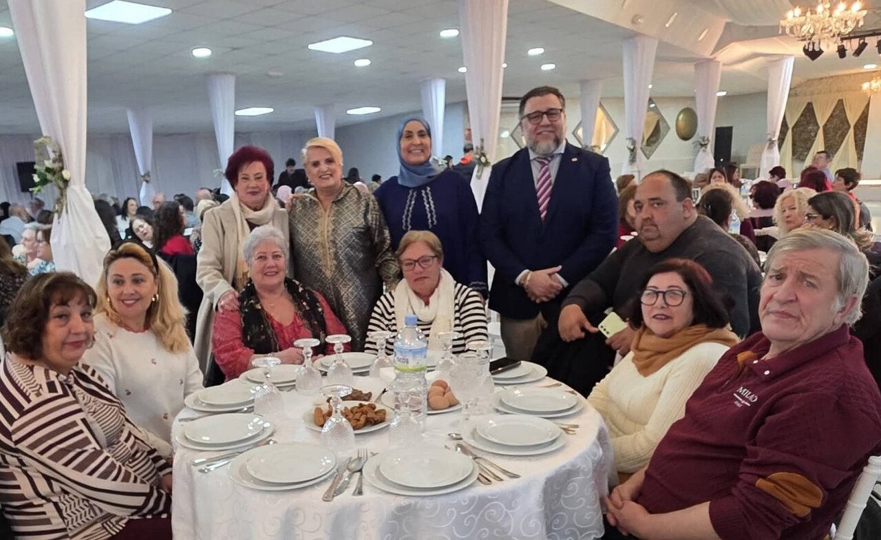 Iftar de la Asociación Industrial, con la presencia de Ramón de la Cruz, presidente de la casa de Ceuta en Melilla