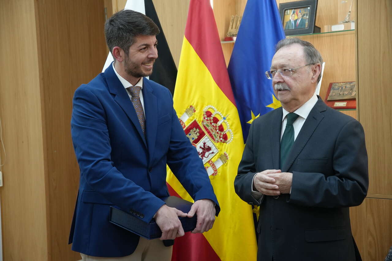 Juan Vivas recibe al pregonero de Semana Santa, Adán del Campo / Esther Zárate