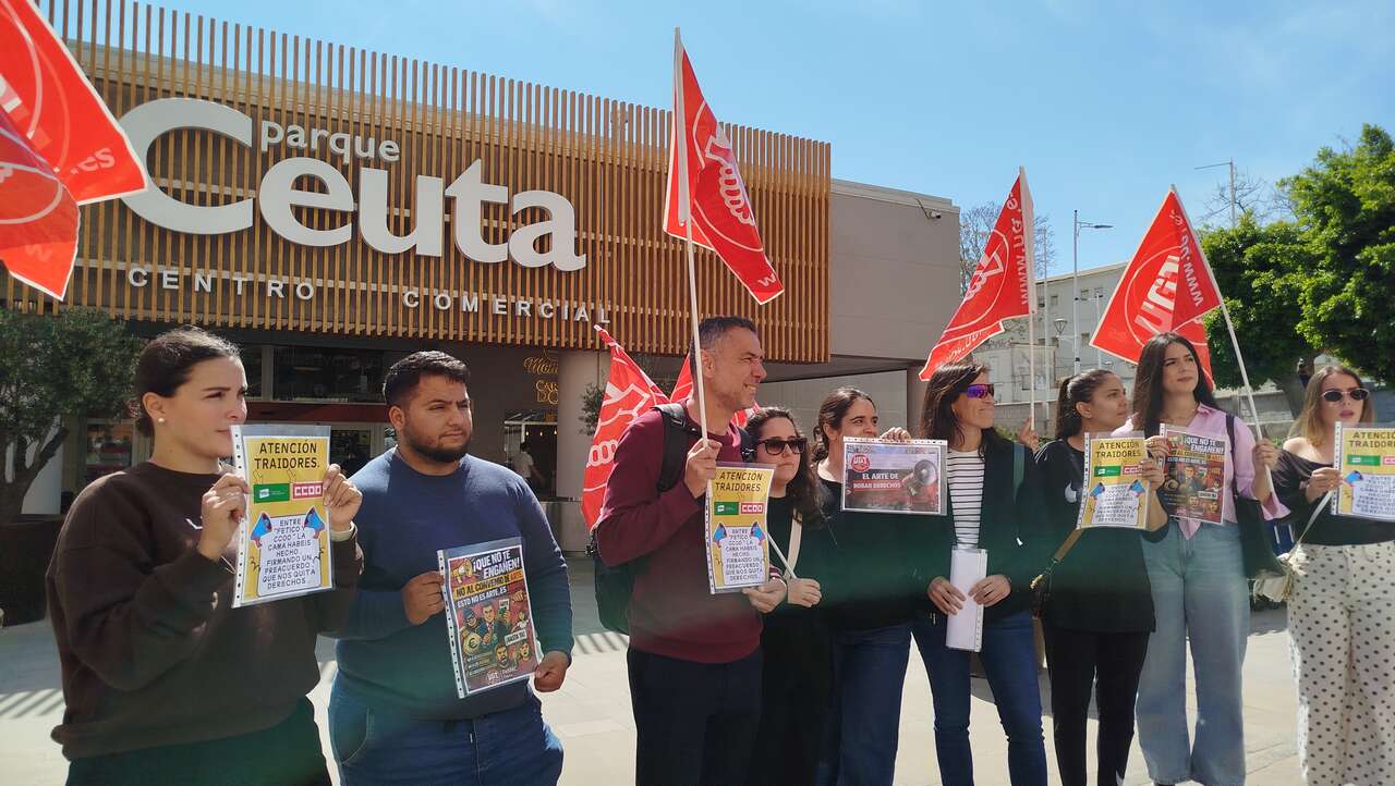 Concentración de FeSMC-UGT en Parque Ceuta en contra del acuerdo en el sector del textil / S.I.